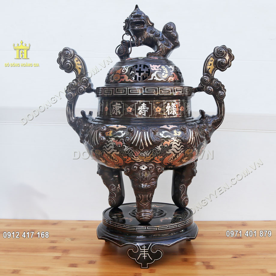 Đỉnh đồng thờ c&uacute;ng được chế t&aacute;c to&agrave;n to&agrave;n từ nguy&ecirc;n liệu đồng đỏ thanh khiết